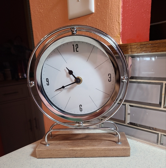 Silver and White Table Clock - Picture 7 of 7